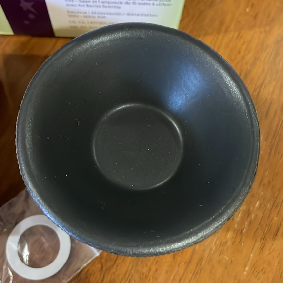 Scentsy Silvervine Plug In Wax Warmer NIB - Picture 5 of 6